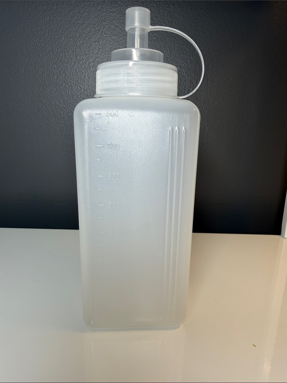Clear Plastic Squirt Bottle with Flip Spout, 800 ML, new